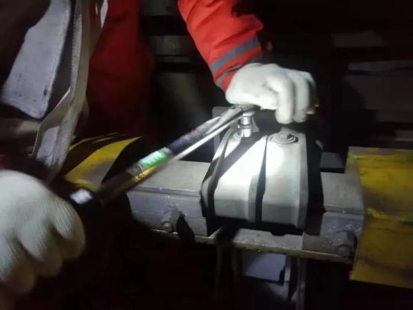 16号线列车上方没有接触网，如何受电开行？秘密在这里→