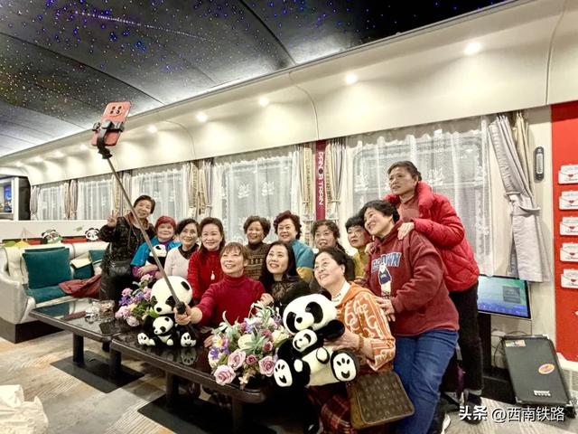 还没坐过旅游列车？最全攻略来了→