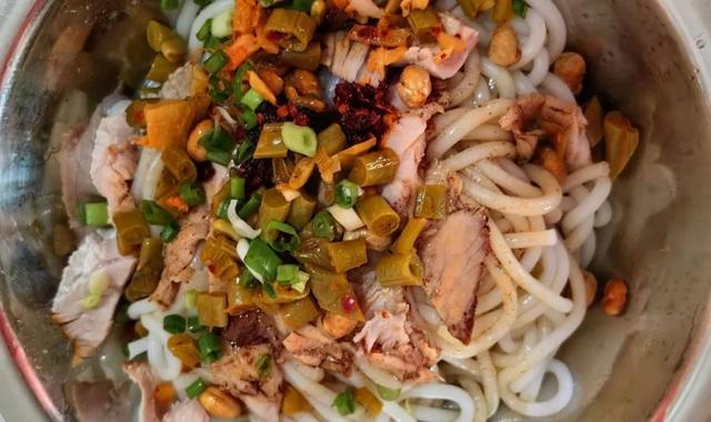 复兴号开到这里，旅客纷纷喊：“哇塞！”