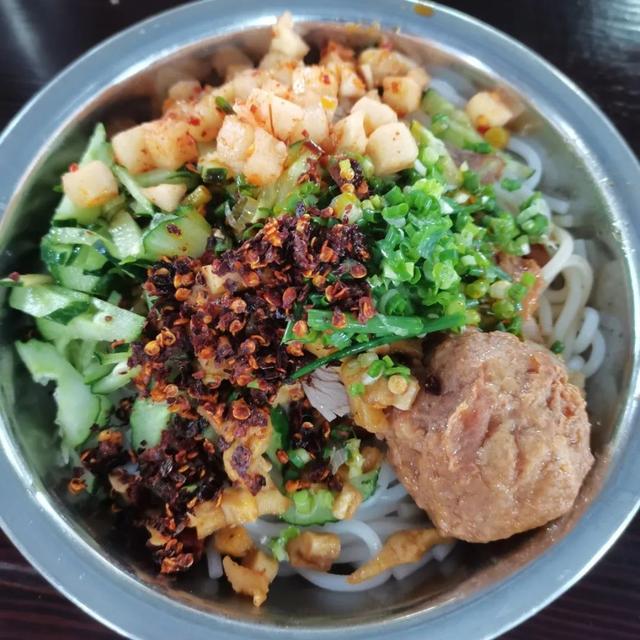 复兴号开到这里，旅客纷纷喊：“哇塞！”