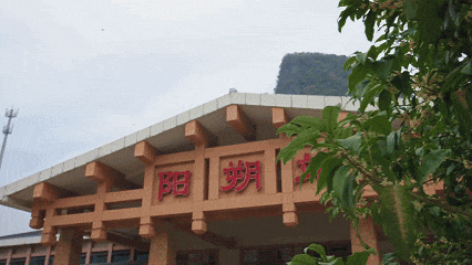 复兴号开到这里，旅客纷纷喊：“哇塞！”