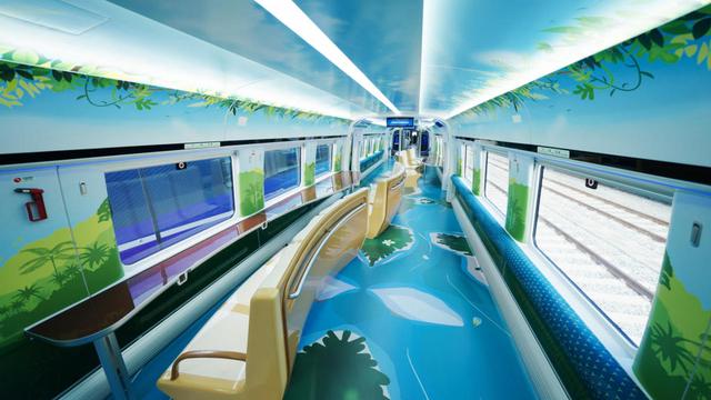 坐着动车喝啤酒、品咖啡，“最潮”动车组上线运营！