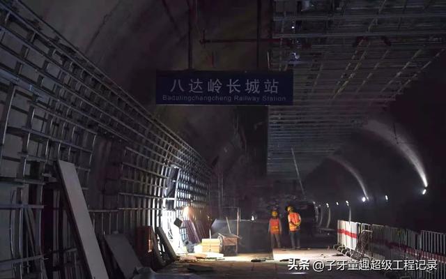 八达岭长城站：一列火车，两段历史，现代与古文明的对话