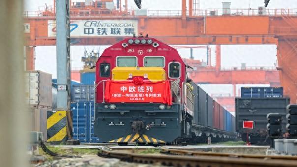中欧班列（成都—陶里亚蒂）专列首发，“乘客”是汽车零配件