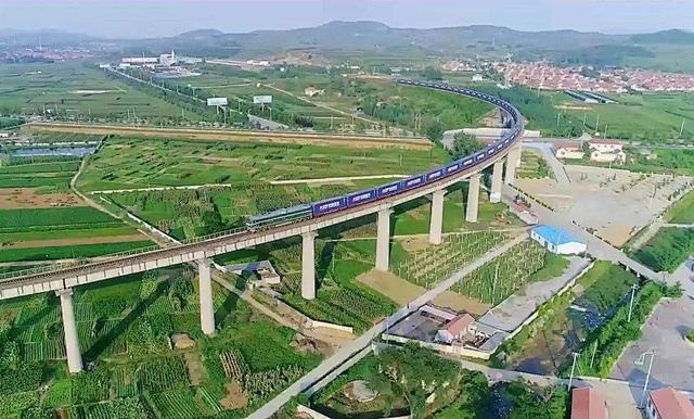 【美丽中国】开路先锋：从“毛泽东号”机车看中国铁路变迁