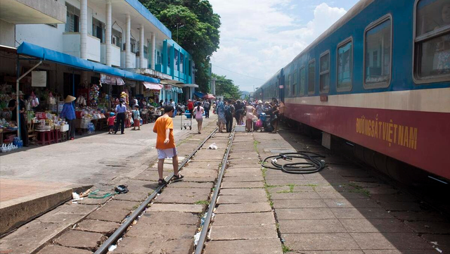 三条铁路连中国，中越铁路实现车同轨！为何越南高铁却修不起来？