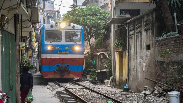 三条铁路连中国，中越铁路实现车同轨！为何越南高铁却修不起来？