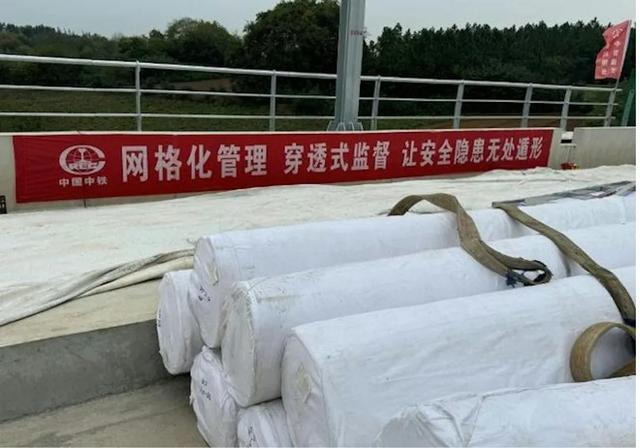 高铁建设背后的黑幕？官媒记者揭露偷工减料，竟遭暴打手机被夺！