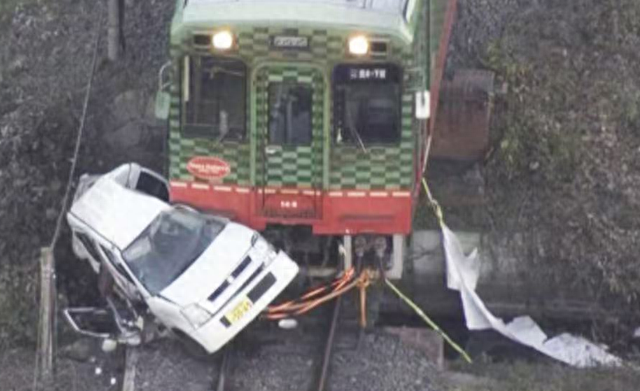 日本栃木县发生汽车与列车相撞事故 造成一人死亡