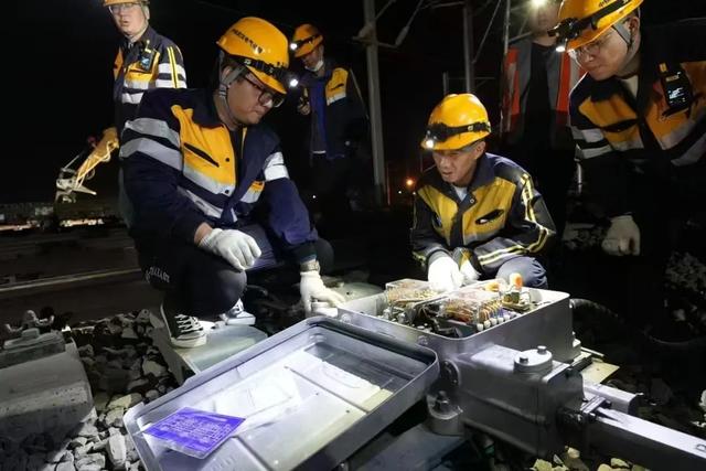 这条高铁即将开通！他们正在努力！