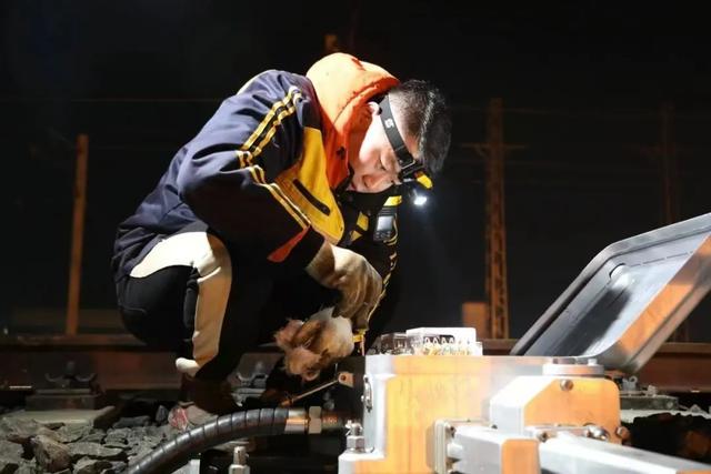 这条高铁即将开通！他们正在努力！