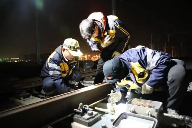 这条高铁即将开通！他们正在努力！