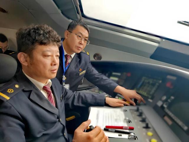 这条高铁即将开通！他们正在努力！