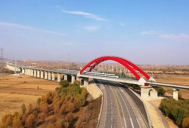 这条高铁即将开通！他们正在努力！