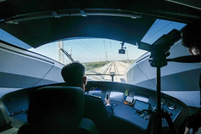 42分钟，上海虹桥到湖州！沪苏湖高铁试运行，一起全程体验