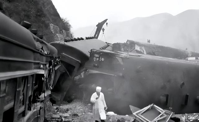 1989年上海特大列车爆炸案63人死伤，一具被炸烂的男尸成破案关键