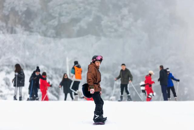 动车最快21分钟，成都出发去滑雪