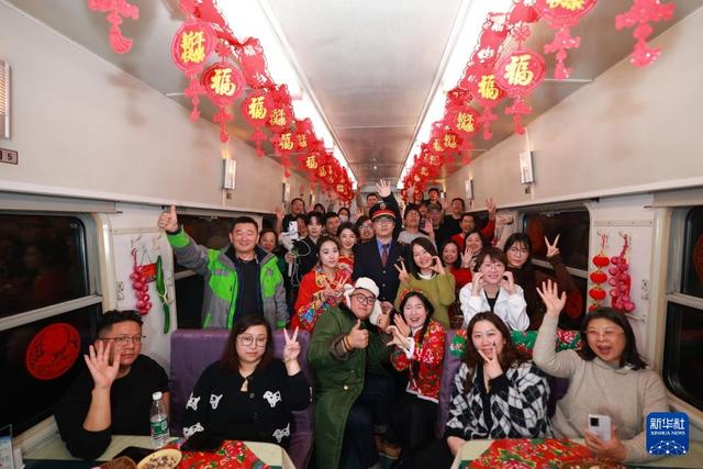黑龙江：今冬首趟东北民俗文化主题列车启程