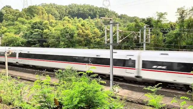 高铁和动车有什么区别？和谐号比复兴号差在哪？坐这么久终于懂了