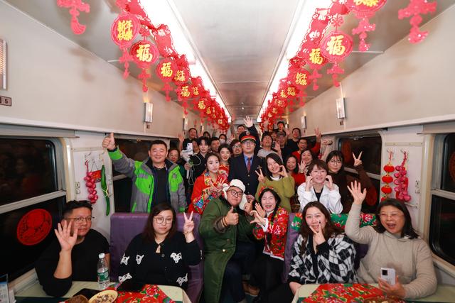 黑龙江：今冬首趟东北民俗文化主题列车启程#