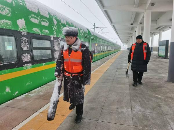 哈铁全力应对暴雪天气 保障铁路安全畅通