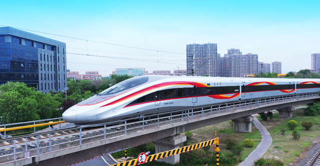 中国高铁为什么又快又稳？