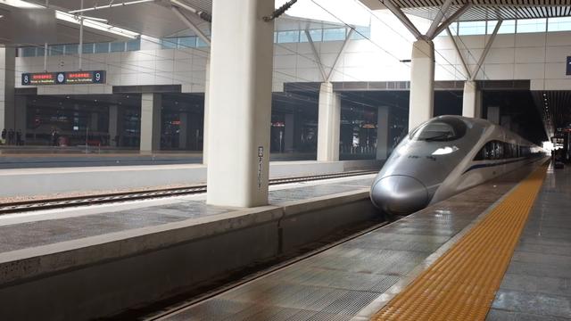 穿城而过却不设站，高铁的遗憾究竟是什么？还能弥补吗？