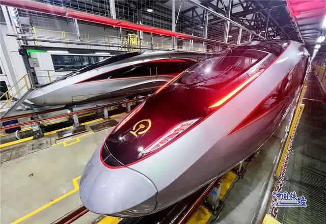 11座站台停满了！网友：被一排复兴号硬控！