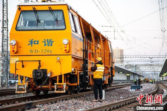 寒潮来袭 铁路职工筑牢冬运电煤保供运输通道