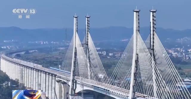 获70项国家专利！来看140座桥梁“撑起”的高铁线→