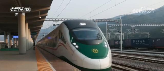 “中老铁路+免签政策”坐着火车游中国 感受跨境游新体验