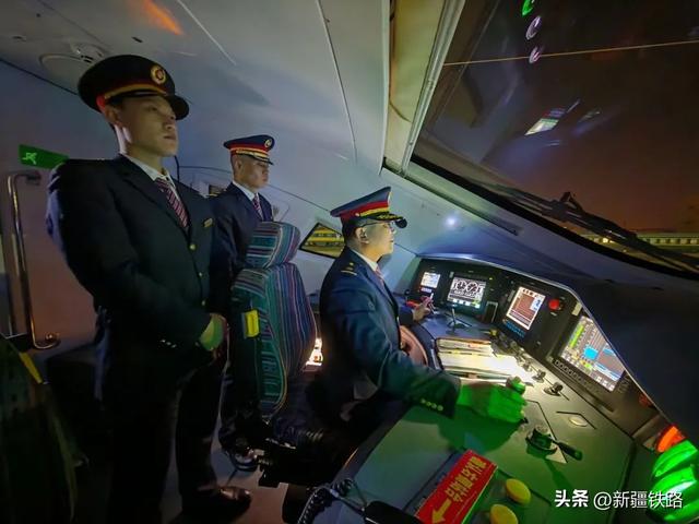 首趟“复兴号”从这里发出！