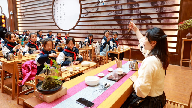 行游WEEKLY｜熊猫专列“成都号”上新，“新西兰燃味”快闪成都