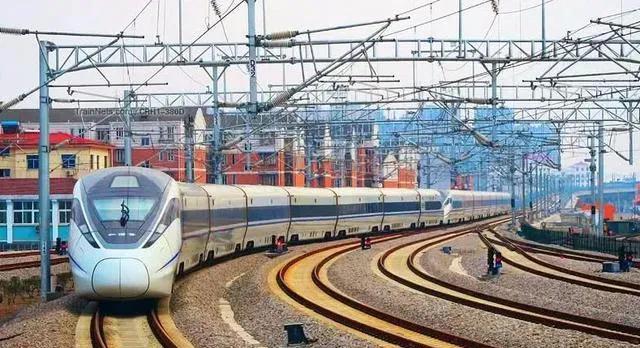 高铁和动车究竟有什么区别？两者概念完全不同，别再傻傻分不清了