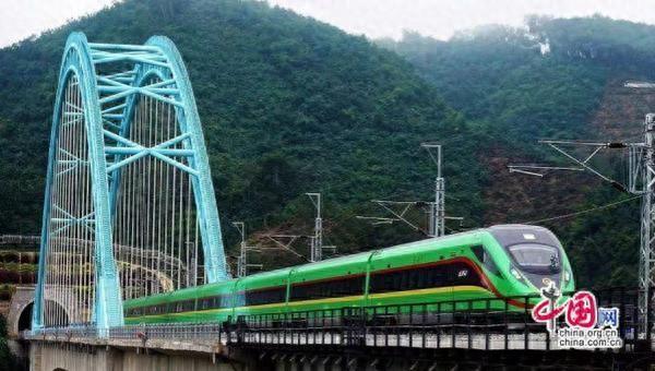 中老铁路：三年砥砺创辉煌，共绘繁荣新画卷