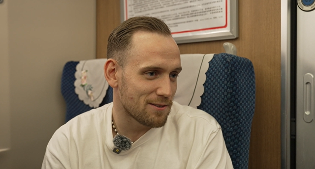 跨越山水 连接未来丨中外乘客为何点赞中老铁路？