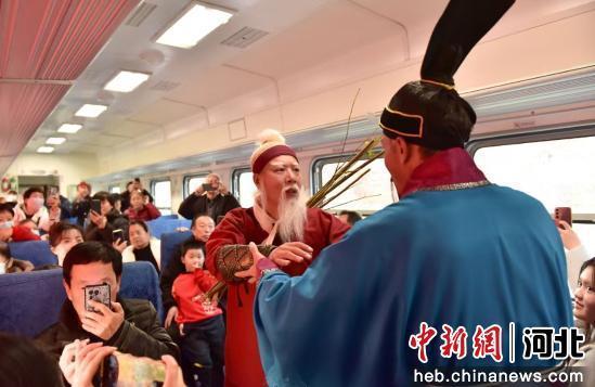 河北邯郸：列车上的成语文化