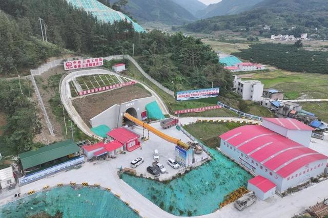 黄百铁路全线最长隧道——上里隧道顺利通过首件工程评估