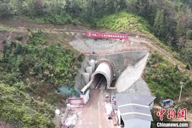 瑞梅铁路江西段首座超两公里长隧道贯通
