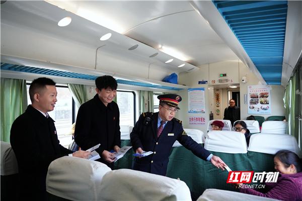 宪法宣传周：7272次公益慢火车与法警共同打造“枫桥”列车