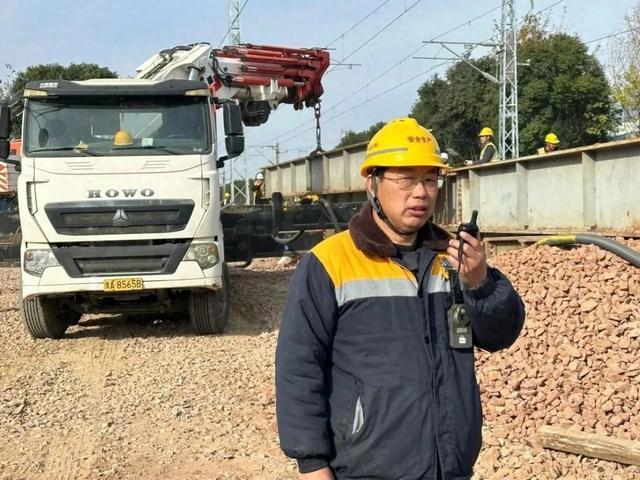 团结奋斗铁路人 | 王同兴：供电路，四季皆坚守