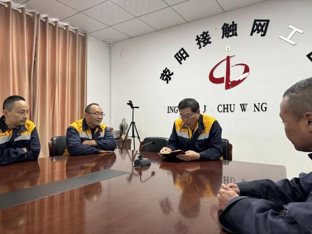 团结奋斗铁路人 | 王同兴：供电路，四季皆坚守