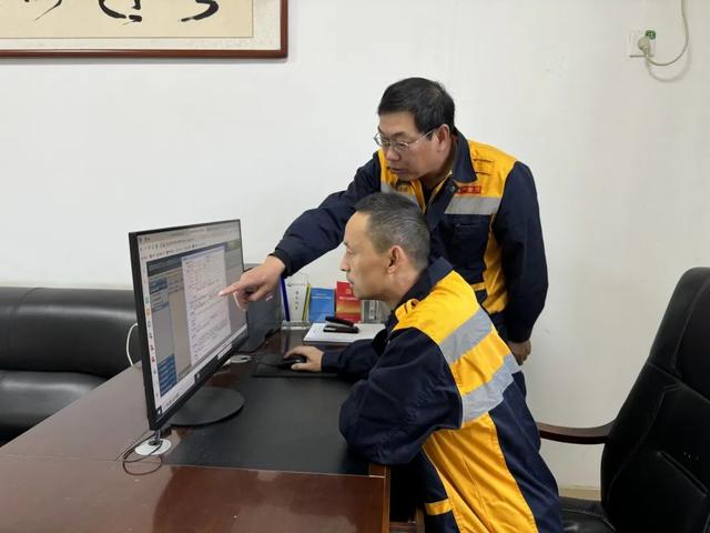 团结奋斗铁路人 | 王同兴:供电路,四季皆坚守