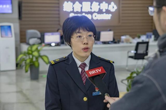增开至12对列车的车站，记者试乘探访——