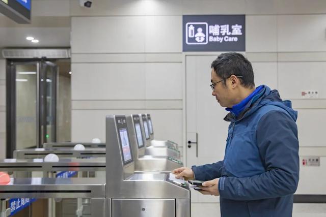 增开至12对列车的车站，记者试乘探访——