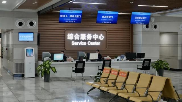 增开至12对列车的车站，记者试乘探访——