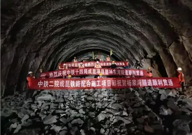 成昆铁路渝怀铁路宝成铁路焦柳铁路都有哪些隧道桥梁?（1）