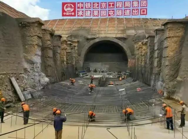 成昆铁路渝怀铁路宝成铁路焦柳铁路都有哪些隧道桥梁?（1）