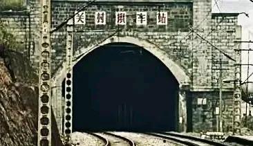成昆铁路渝怀铁路宝成铁路焦柳铁路都有哪些隧道桥梁?（1）