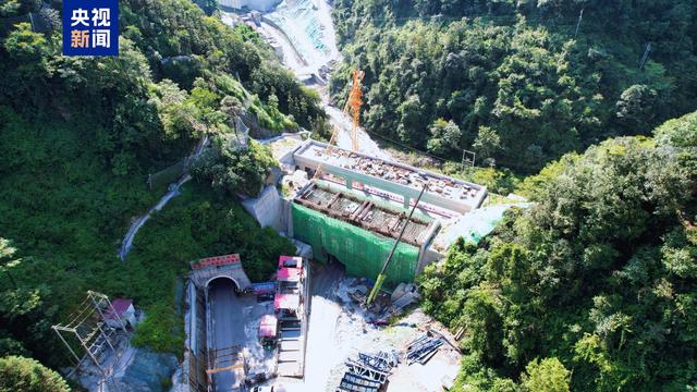 渝昆高铁两座超7公里隧道今日贯通